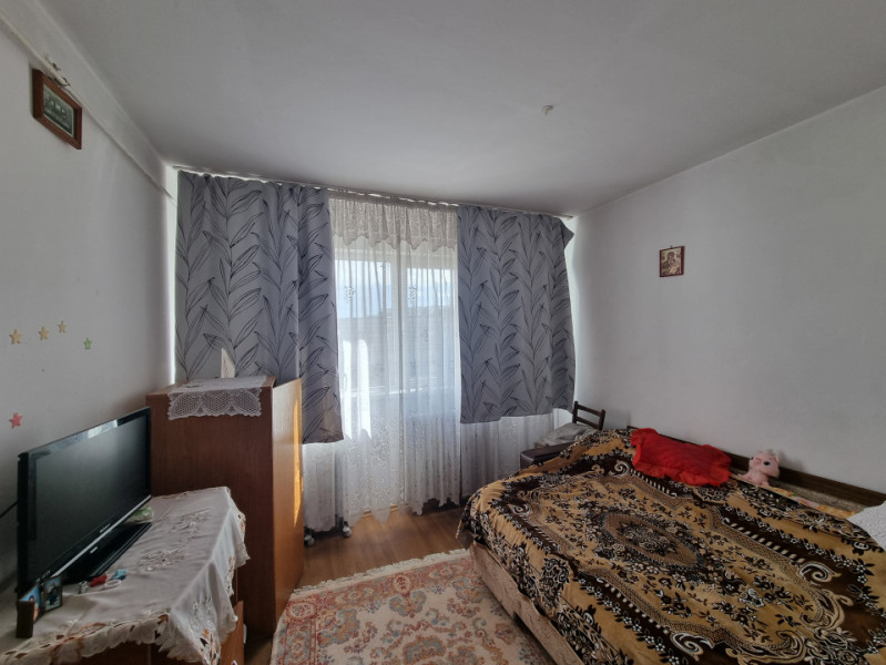 Mioriţei- spre Banca Națională- 2 camere cu îmbunătățiri medii, liber 