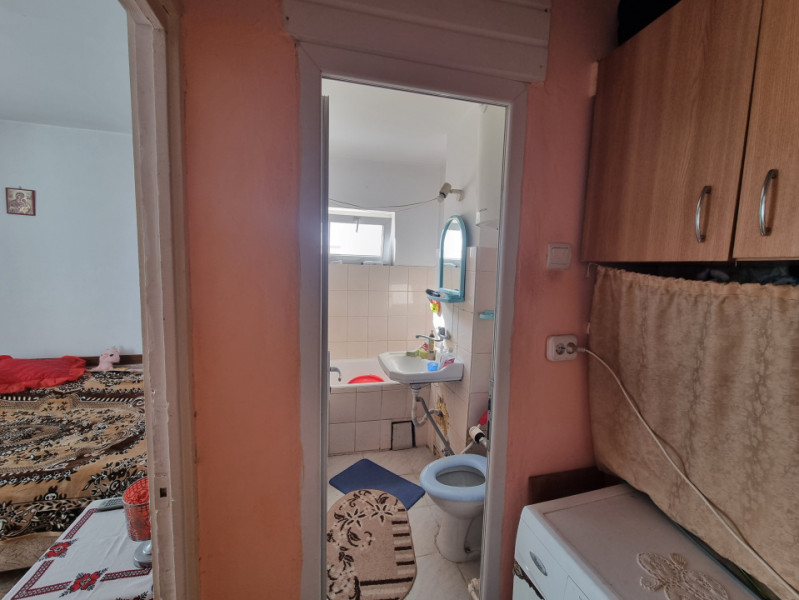 Mioriţei- spre Banca Națională- 2 camere cu îmbunătățiri medii, liber 