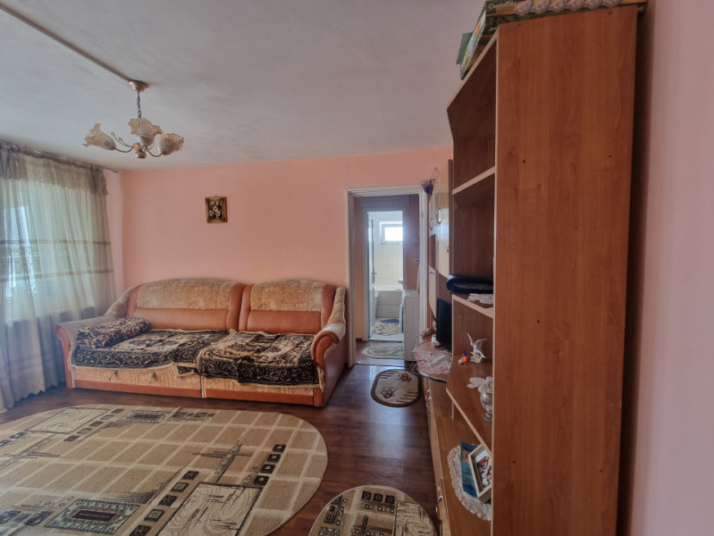 Mioriţei- spre Banca Națională- 2 camere cu îmbunătățiri medii, liber 