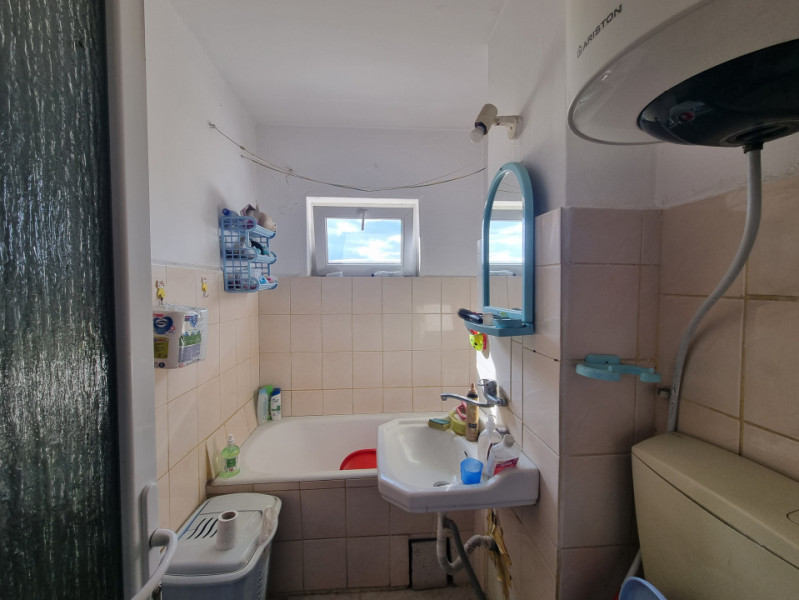 Mioriţei- spre Banca Națională- 2 camere cu îmbunătățiri medii, liber 