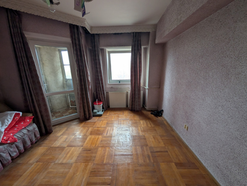 Garsoniera ultracentrala vedere la Parcul Catedralei