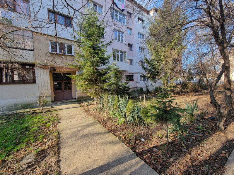 Digu Barnat- Zona Nord - Ap. 2 camere decomandate- etaj 3- bloc din 86