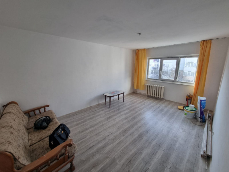 Digu Barnat- Zona Nord - Ap. 2 camere decomandate- etaj 3- bloc din 86