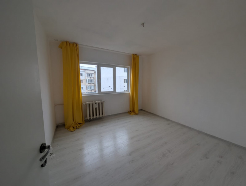 Zona Nord- bloc din 1986- Ap. 2 camere decomandate, etaj intermediar 