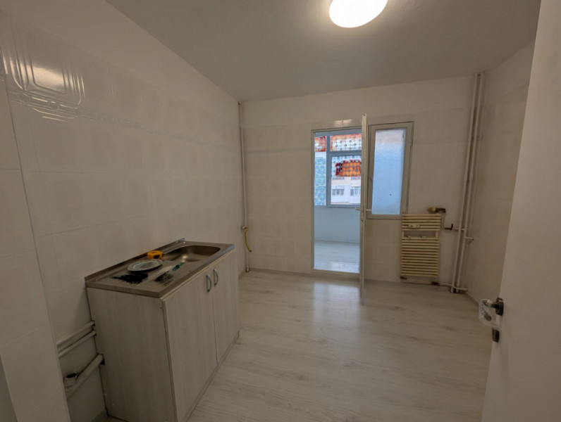 Zona Nord- bloc din 1986- Ap. 2 camere decomandate, etaj intermediar 