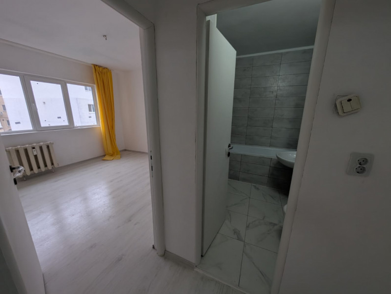 Zona Nord- bloc din 1986- Ap. 2 camere decomandate, etaj intermediar 