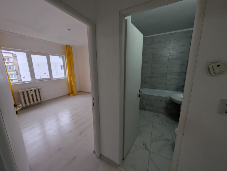 Zona Nord- bloc din 1986- Ap. 2 camere decomandate, etaj intermediar 