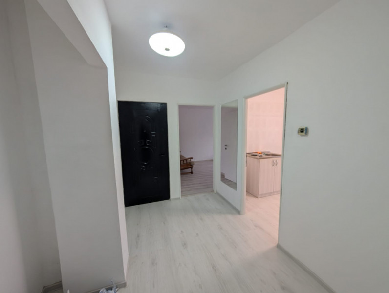 Zona Nord- bloc din 1986- Ap. 2 camere decomandate, etaj intermediar 