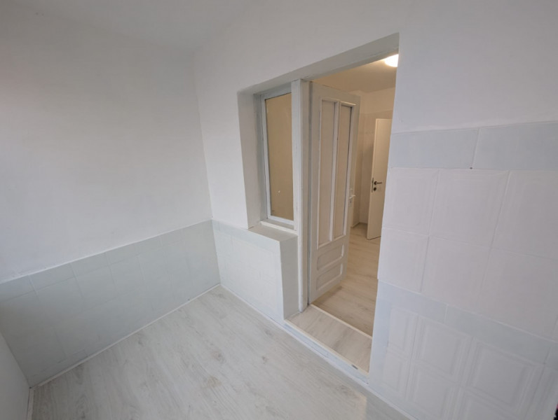 Zona Nord- bloc din 1986- Ap. 2 camere decomandate, etaj intermediar 