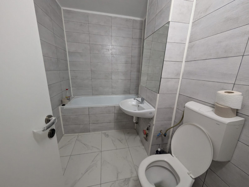 Zona Nord- bloc din 1986- Ap. 2 camere decomandate, etaj intermediar 