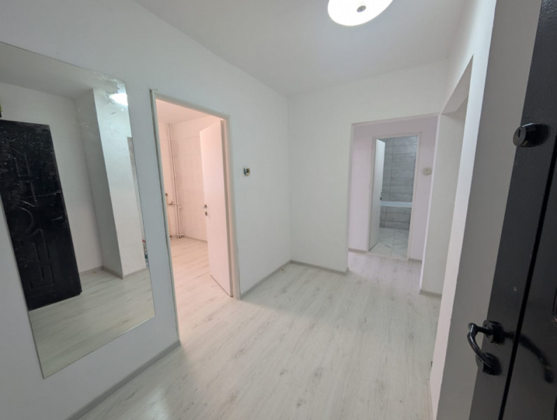 Zona Nord- bloc din 1986- Ap. 2 camere decomandate, etaj intermediar 