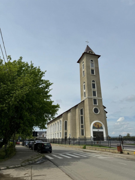 Zona Nord- bloc din 1986- Ap. 2 camere decomandate, etaj intermediar 