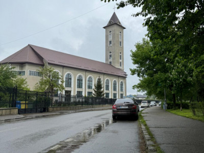 Zona Nord- bloc din 1986- Ap. 2 camere decomandate, etaj intermediar 