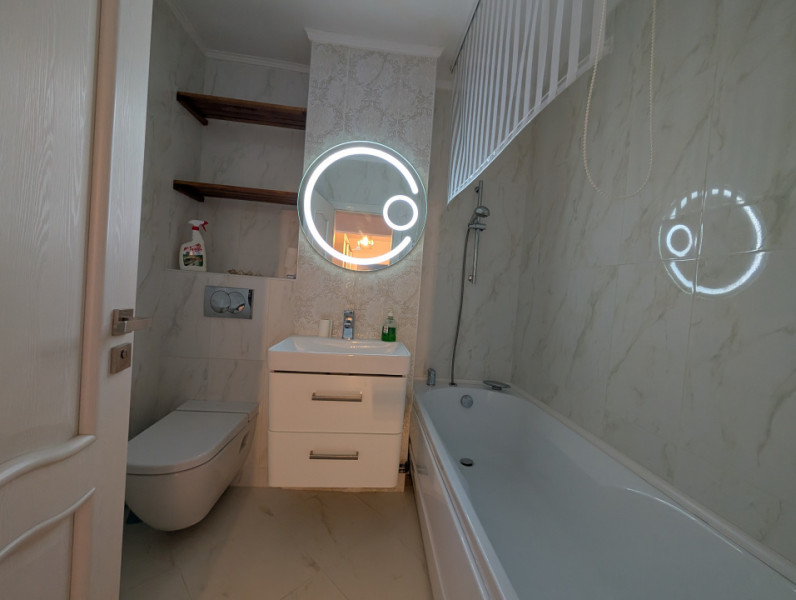 Renovat, 2 camere decomandate - 64 mp , etaj intermediar, Nord