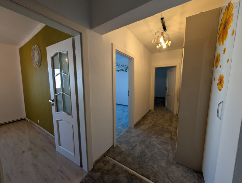 Renovat, 2 camere decomandate - 64 mp , etaj intermediar, Nord