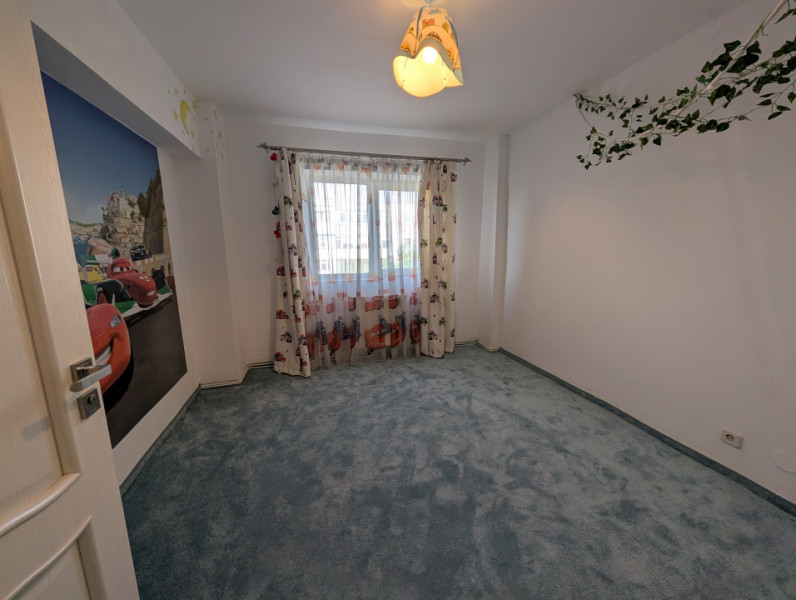 Renovat, 2 camere decomandate - 64 mp , etaj intermediar, Nord