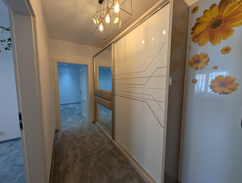 Renovat, 2 camere decomandate - 64 mp , etaj intermediar, Nord