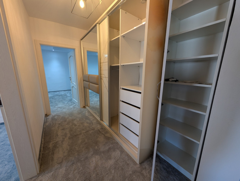 Renovat, 2 camere decomandate - 64 mp , etaj intermediar, Nord