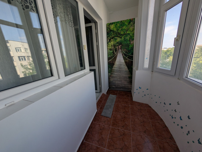 Renovat, 2 camere decomandate - 64 mp , etaj intermediar, Nord