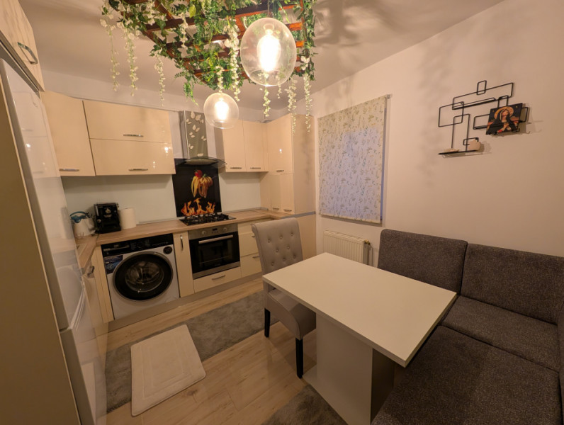 Renovat, 2 camere decomandate - 64 mp , etaj intermediar, Nord