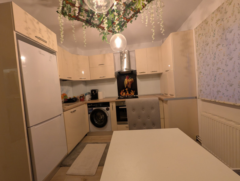 Renovat, 2 camere decomandate - 64 mp , etaj intermediar, Nord