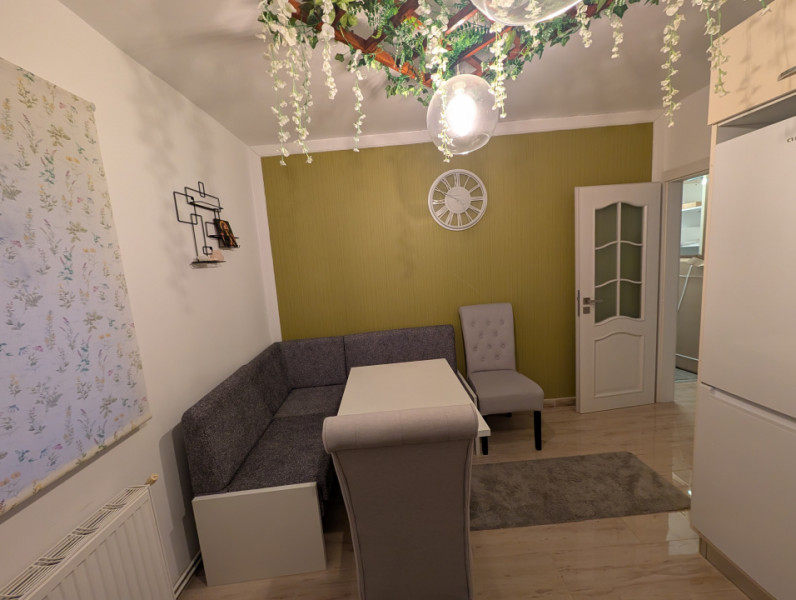 Renovat, 2 camere decomandate - 64 mp , etaj intermediar, Nord