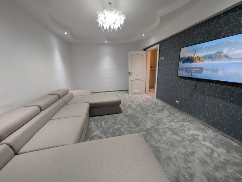 Renovat, 2 camere decomandate - 64 mp , etaj intermediar, Nord