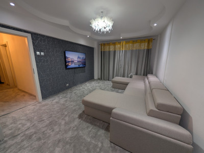 Renovat, 2 camere decomandate - 64 mp , etaj intermediar, Nord