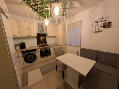 Renovat, 2 camere decomandate - 64 mp , etaj intermediar, Nord