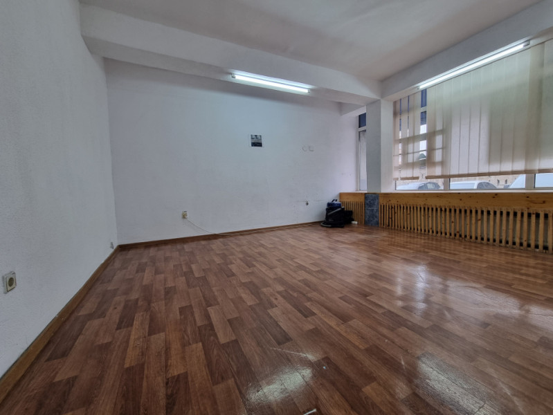 Piața Centrală/ spațiu comercial- 70 mp/ parter + etaj/ liber 