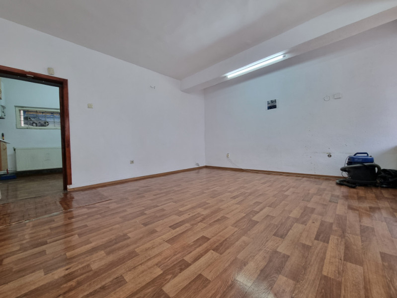 Piața Centrală/ spațiu comercial- 70 mp/ parter + etaj/ liber 
