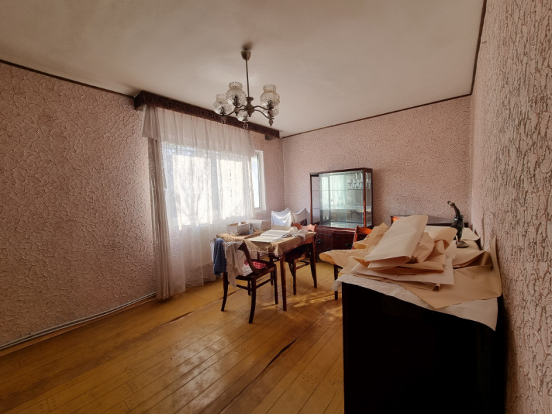 BISTRIȚA LAC- 3 camere decomandate, etaj intermediar, bloc din 1986