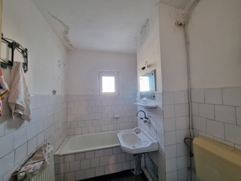 BISTRIȚA LAC- 3 camere decomandate, etaj intermediar, bloc din 1986