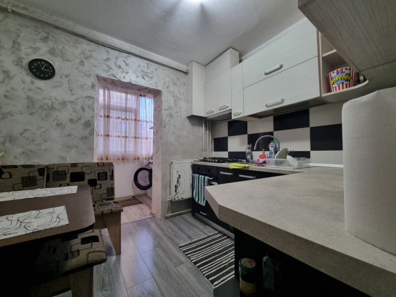 Ștefan cel Mare- Apartament 2 camere decomandate, parter cu balcon 