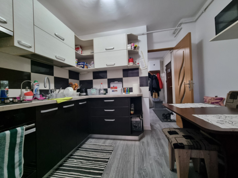 Ștefan cel Mare- Apartament 2 camere decomandate, parter cu balcon 