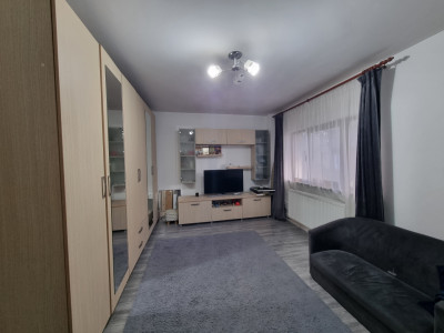 Ștefan cel Mare- Apartament 2 camere decomandate, parter cu balcon 
