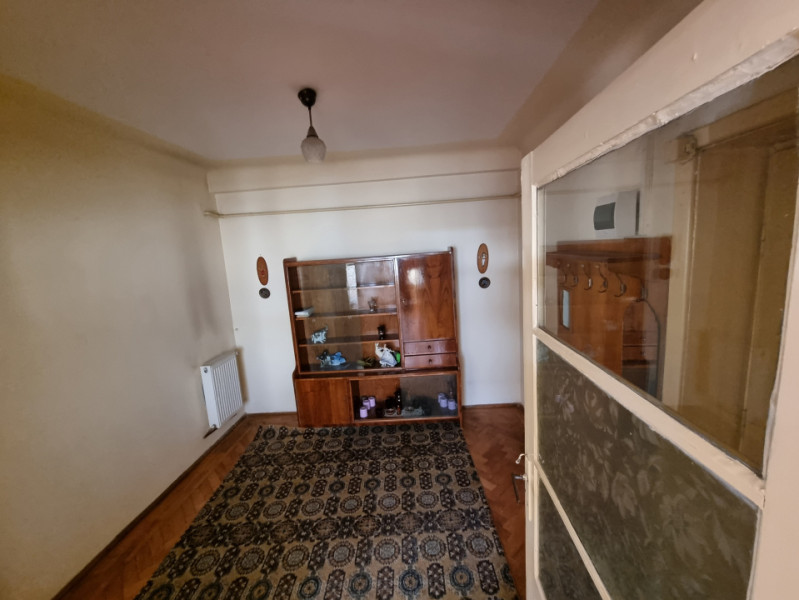 Ultracentral- Ateneu- Razboieni- 2 camere decomandate, etaj 2, spatios