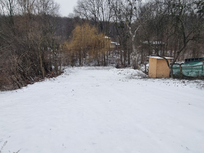 Hemeius- Teren cu deschidere la pădure și pârâu. Cu salcie la mal!