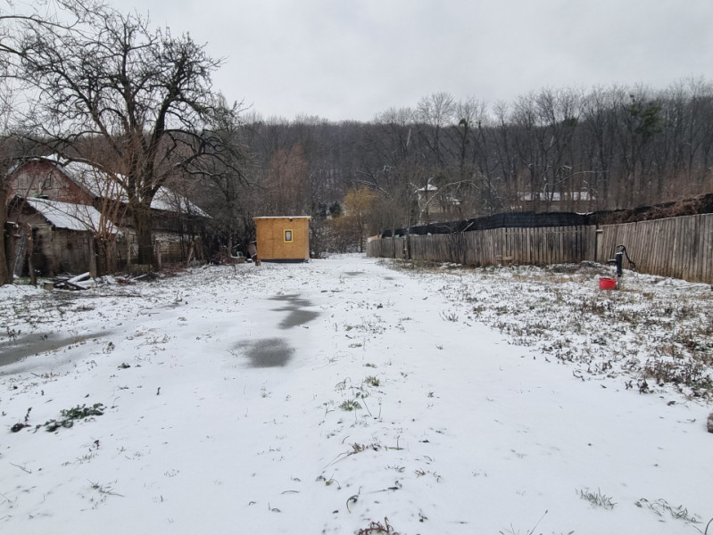 Hemeius- Teren cu deschidere la pădure și pârâu. Cu salcie la mal!