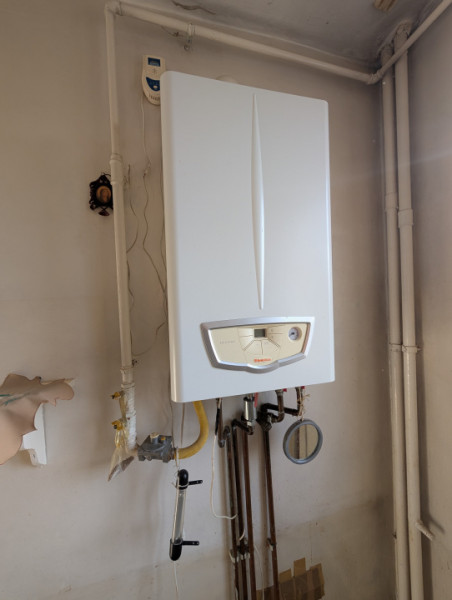 Cornișa etaj intermediar - 2 camere - Decomandat 