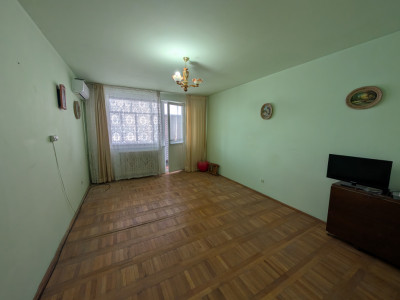 Decomandat, etaj intermediar - 2 camere - spatios