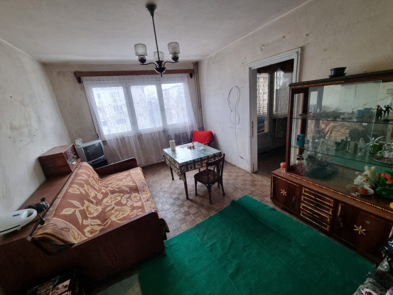 Clinica Luxor- 9 Mai- Ultracentral-3 camere/etaj 3, necesită renovare 