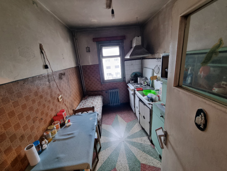 Clinica Luxor- 9 Mai- Ultracentral-3 camere/etaj 3, necesită renovare 