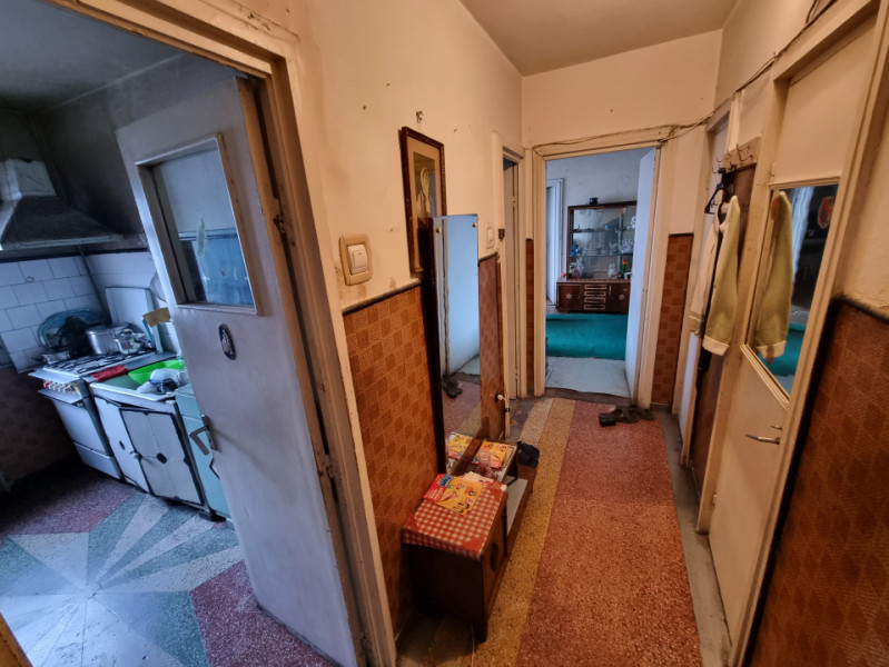 Clinica Luxor- 9 Mai- Ultracentral-3 camere/etaj 3, necesită renovare 