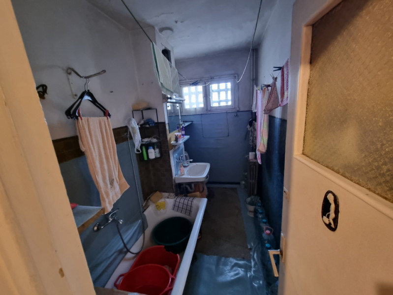 Clinica Luxor- 9 Mai- Ultracentral-3 camere/etaj 3, necesită renovare 