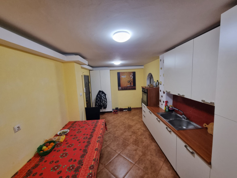 Zona Neagoe Vodă- Martiri- Apartament decomandat/etaj 1/mobilat-utilat