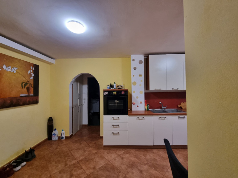 Zona Neagoe Vodă- Martiri- Apartament decomandat/etaj 1/mobilat-utilat