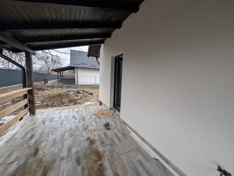 Casa Lilieci 3 dormitoare 2 băi, terasa + beci, canalizare 