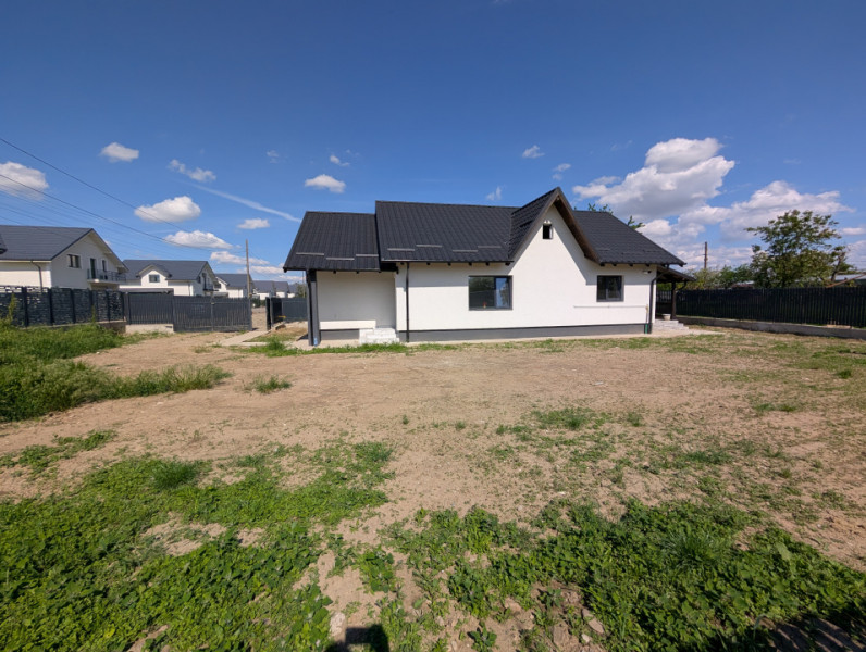 Casa Lilieci 3 dormitoare 2 băi, terasa + beci, canalizare 