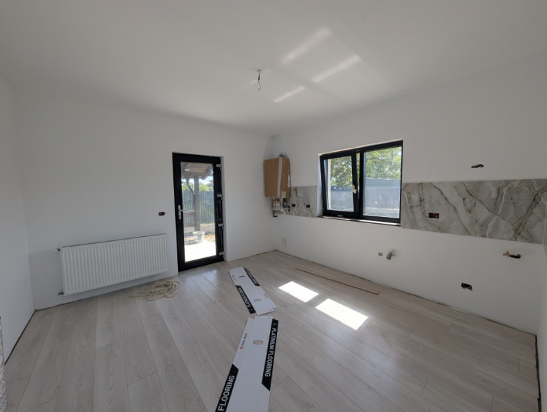 Casa Lilieci 3 dormitoare 2 băi, terasa + beci, canalizare 